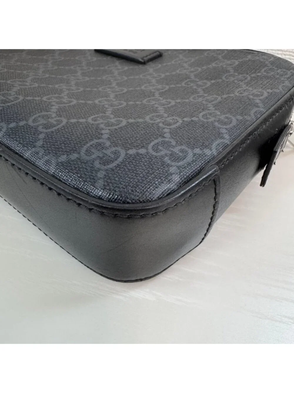 Gucci GG Supreme Pouch Clutch Black